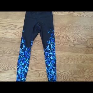 Stunning Alo butterfliy print yoga leggings